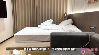 Sinh viên đại học đi làm thêm