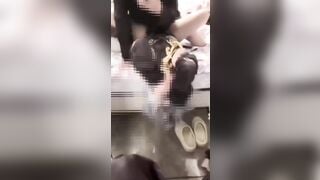 Địt vào cái lồn múp dụp không lông nhiều nước dâm đãng