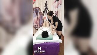 Vô massage gạ địt được luôn em nhân viên tại phòng