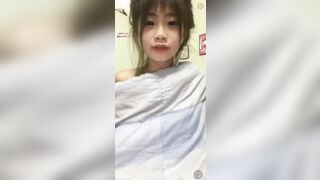 Ngọc Nhi2k livetream show lồn show luôn clip đụ nhau với b trai làm e nứng chảy nước
