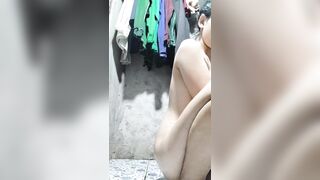 Em gái mới lớn tự sướng bằng cây cọ bồn cầu #4