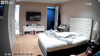 Hack cam phòng ngủ em Vy ở trần thay đồ cực phê