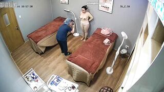 Hack cam Spa lén quay cảnh gái xinh vạch lồn soi vú làm thẩm mỹ cực dâm