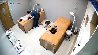 Hack cam Spa lén quay cảnh gái xinh vạch lồn soi vú làm thẩm mỹ cực dâm