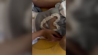 bớm non hồng hào mà anh chọc hẳn lút cán con cặc 20 phân vào