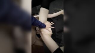 em chuẩn bị đi tiệc mà anh lại đòi chịch song mới cho em đi