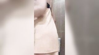 Gái bỏ ck lâu thềm địt tự sướng phê bắn tung nước lồn