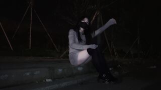 Thấy e teen trắng trẻo gục trên đường lúc nữa đêm nên đưa lên oto r cưỡng dăm e