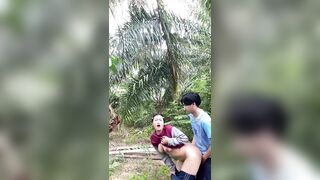 Dẫn chị hàng xóm ra ngoài vườn địt nhau vú to lồn múp sướng tê cặc