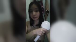 em học sinh tắm cũng quay gửi video cho anh xem