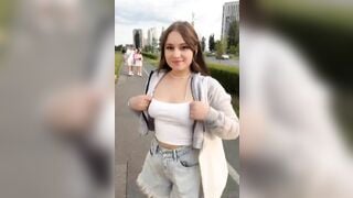 Những cô gái show nơi công cộng P2