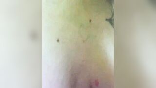 em gái dâm đãng vào nhà vệ sinh nam thủ dâm p2