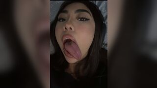 Cái lồn hư hỏng lúc nào cũng ướt đẫm