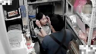 Chủ quán trà sữa và em nhân viên partime lén lúc quan hệ tình dục ngay tại quán