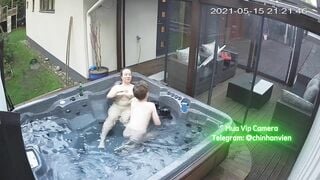 Hack Camera Mẹ và Con Trai Nude Tắm Chung