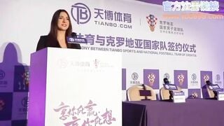 Mua dâm và địt trần bắn tinh tràn ngập trong lồn và trên mặt e teen loli trg 2 hiệp
