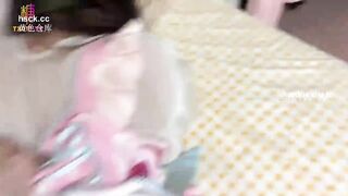 Hướng dẫn bé e họ ngây thơ loli cách bu cu rồi địt nhau sướng quá tháo luôn bao ra đụ