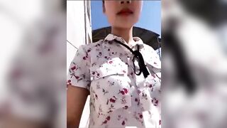 Cô giáo nói các em ngồi em cô đi vệ sinh nhưng thực tế là cô đi thủ dâm