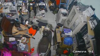 Hack cam thanh niên vừa làm việc vừa phải cạo lông lồn cho người yêu