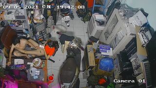 Hack cam thanh niên vừa làm việc vừa phải cạo lông lồn cho người yêu
