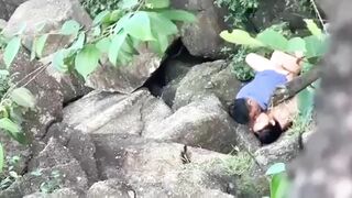 NGOẠI TÌNH ĐỊT NHAU LÉN LÚN TRONG RỪNG