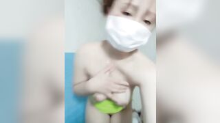 Bé múp khoe hàng 2