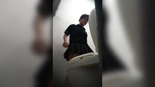Vietnamese eatery toilet 4