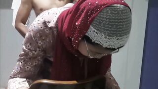 Dạy mẹ vợ bú cu đoggy trên ghê rên la dâm đãng p1