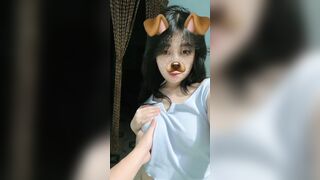 Tuy xài AI để thỏa mãn nhưng bạn nữ ở ngoài vẫn múp trong video
