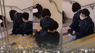 2 em học sinh đang chịch nhau thì bị phát hiện