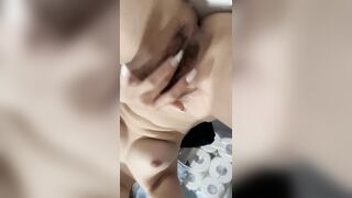 Em gái vú to thủ dâm trong nhà tắm