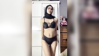 Gái dâm hàng ngon bú mút cu giả dâm đãng kích thích trên live
