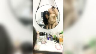 Clip Sex Địt em người yêu trước gương rồi móc em tóe nước