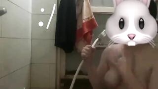 Bé tắm ạ