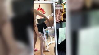 dáng người nhỏ nhắn em còn mặc đầm thức với lọt khe làm anh sướng quá
