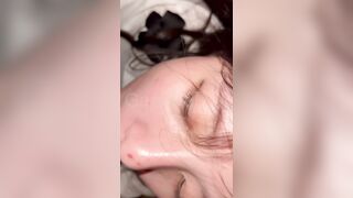 em xinh tập bú mà anh đã bắt em lén lút ở nhà vệ sinh trung tâm thương mại