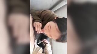 Súc vật thầy giáo, Bắt 2 em HS Vào nhà Hoang Bú cu nuốt tinh quay video