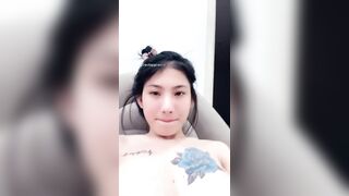 Tiktoker Huỳnh Bảo Trân live show cùng chem chép cạo lông sạch sẽ