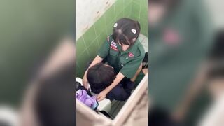 Đụ nhau trong nhà vệ sinh cực nứng:))