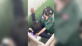 Đụ nhau trong nhà vệ sinh cực nứng:))