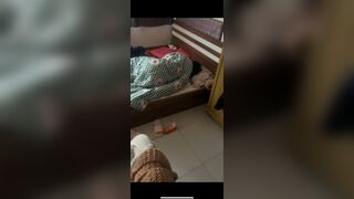 Chị gái cùng trọ ngủ say không khóa cửa phòng , lén lút vào bắn tinh lên người