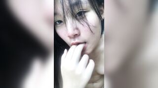 ĐĨ Dâm NẰM Banh Lồn Thủ Dâm Rỉ nước Chờ Trai Đến Đụ