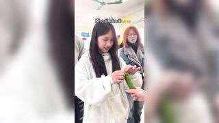 Nhìn động tác còn chưa thành thục lắm nha