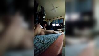 Con gái lần đầu bú cu bố dượng nên còn bỡ ngỡ còn quay vid lại làm tư liệu học tập