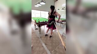 Đánh bia gặp phải em nhân viên dâm không mặc đồ lót lén xem