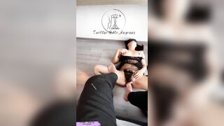 Con đĩ lồn to khổ dâm,thích dùng chân nhét vào lồn r lấy roi đánh là e bắn nc như mưa