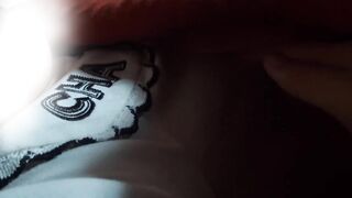 Rờ vụ em gái họ đang ngủ nhưng ko dám rờ mạnh