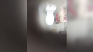 Em hàng xóm vú bự tắm