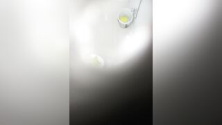 Em  hàng xóm mình dây tắm