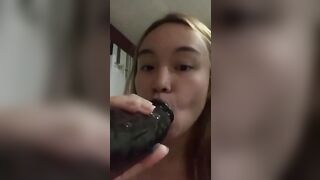 Thủ dâm bằng cu giả